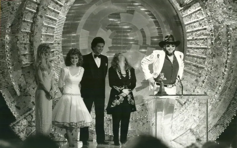 Hank Williams Jr. wins Entertainer of the Year, 1987